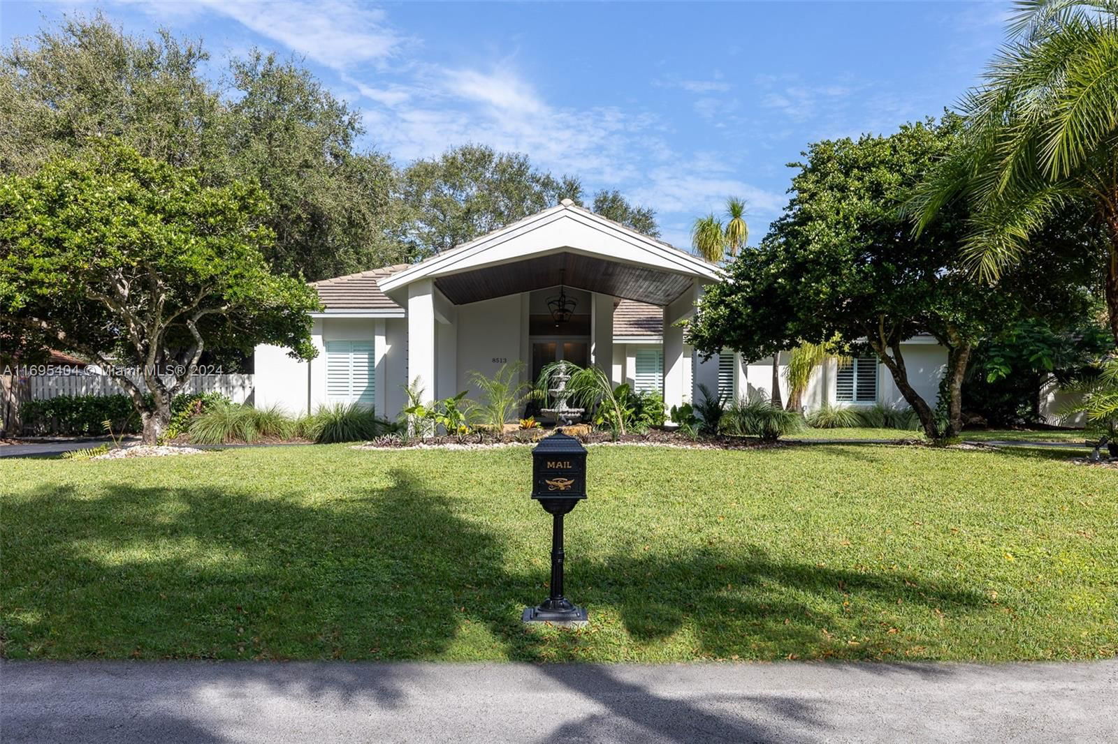 Real estate property located at 8513 169th Ter, Miami-Dade, LIVE OAK ESTATES, Palmetto Bay, FL