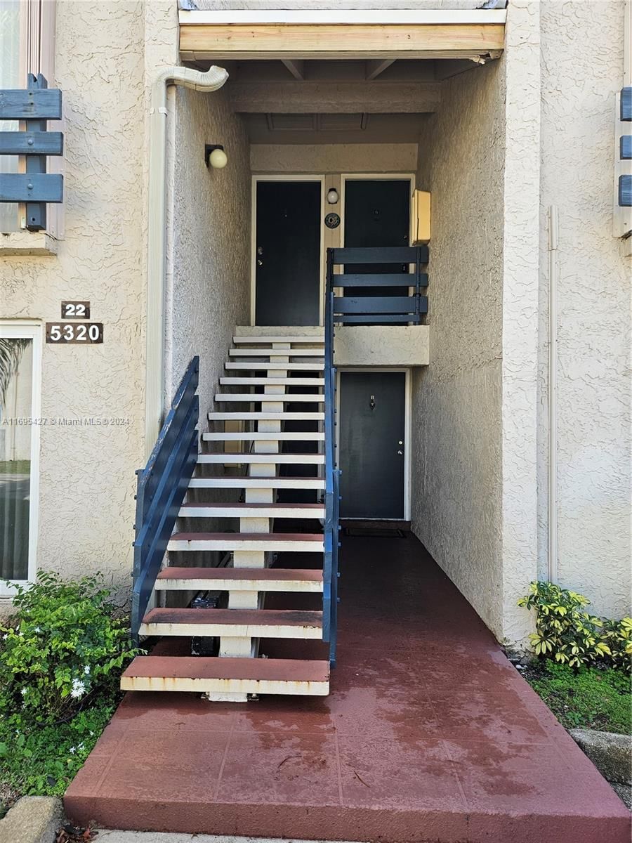 Real estate property located at 5320 6th Ave D22, Broward, EMBARCADERO CONDO, Oakland Park, FL