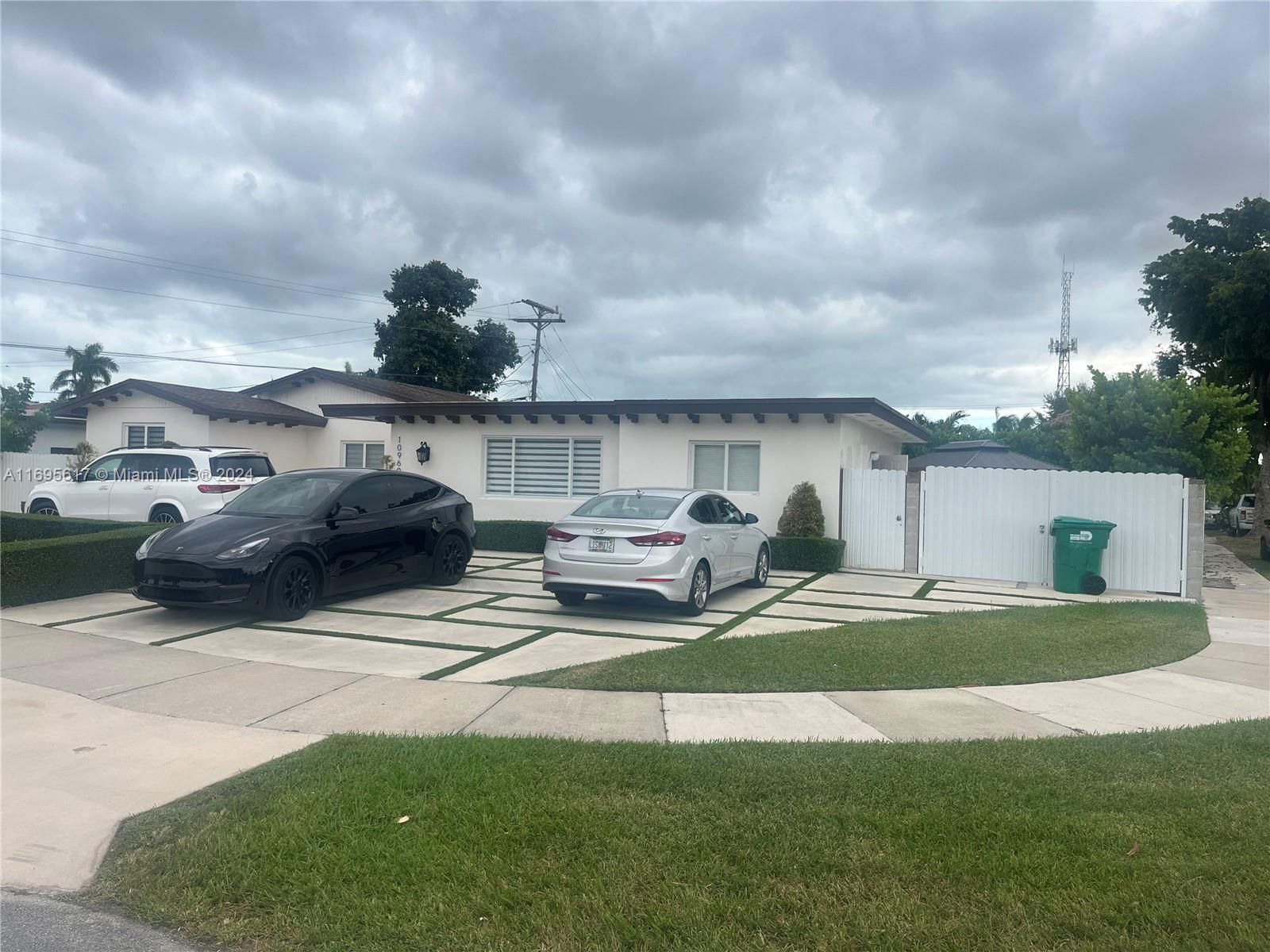 Real estate property located at 10960 178th Ter, Miami-Dade, GREEN HILLS SEC 3, Miami, FL