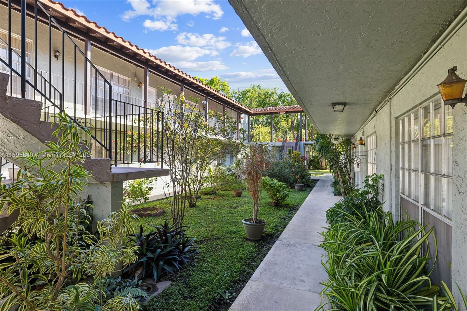 Real estate property located at 10776 Kendall Dr F5, Miami-Dade, SPANISH TRACE CONDO PH 2, Miami, FL