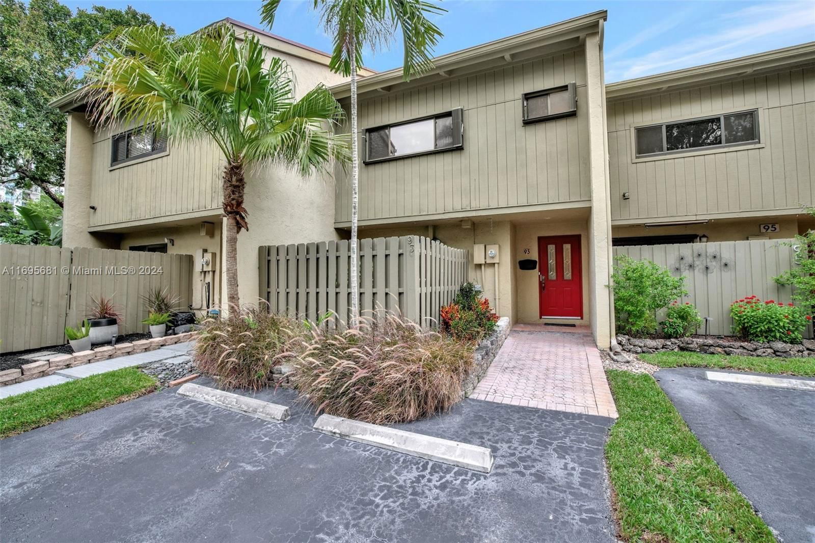 Real estate property located at 93 17th Ct #93, Broward, MIDDLE RIVER TOWNHOUSES, Fort Lauderdale, FL