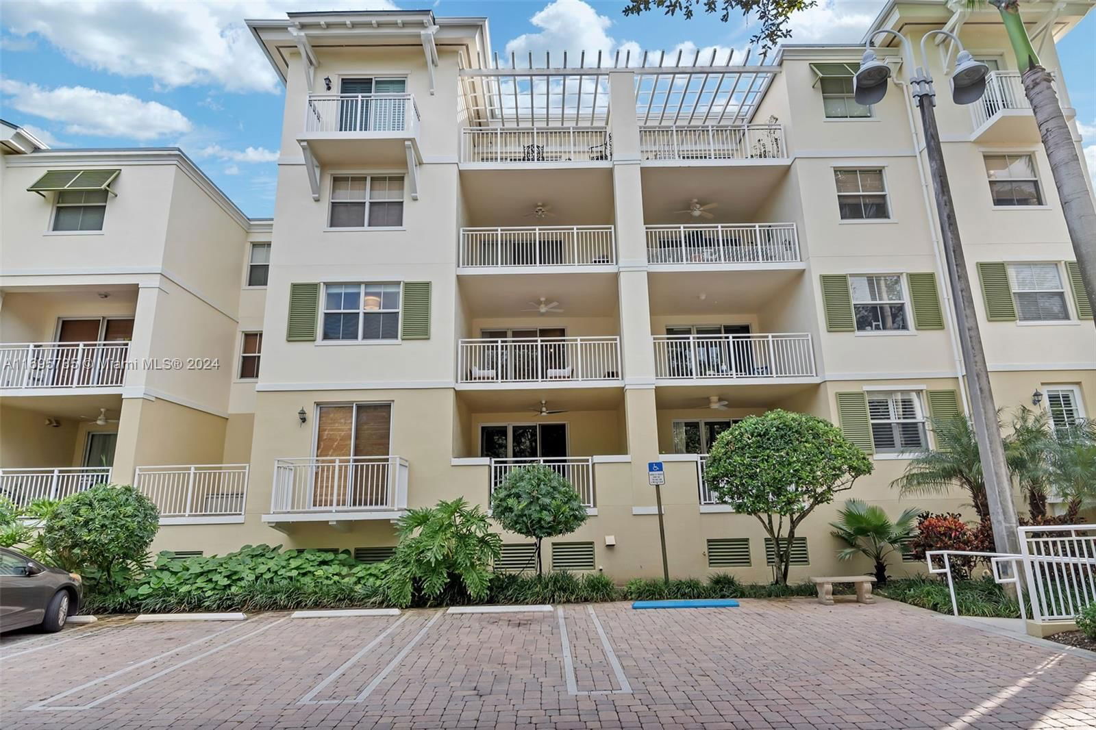 Real estate property located at 7522 102nd St #205, Miami-Dade, THE RESERVE OF PINECREST, Pinecrest, FL