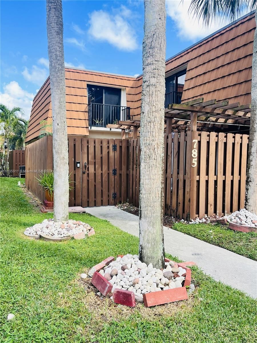 Real estate property located at 785 120th Way #785, Broward, LAKE PINE VILLAGE, Davie, FL