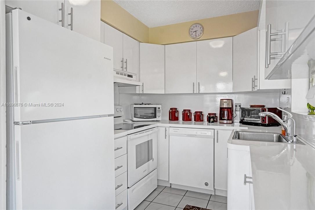 Real estate property located at 1015 11th Ave #11K, Broward, ROLEN LAKE GARDENS CO-OP, Hallandale Beach, FL