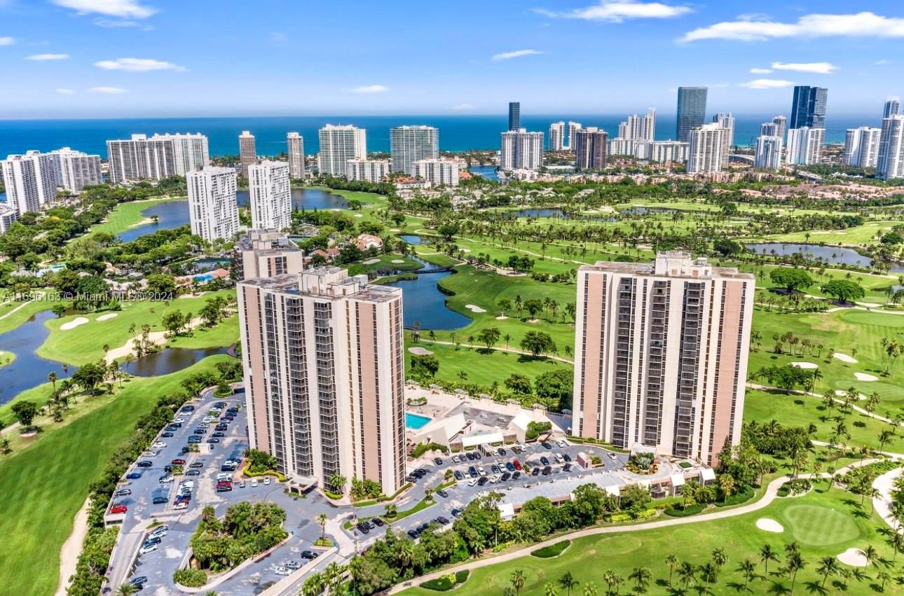 Real estate property located at 20335 Country Club Dr #302, Miami-Dade, CORONADO CONDO - TOWER II, Aventura, FL