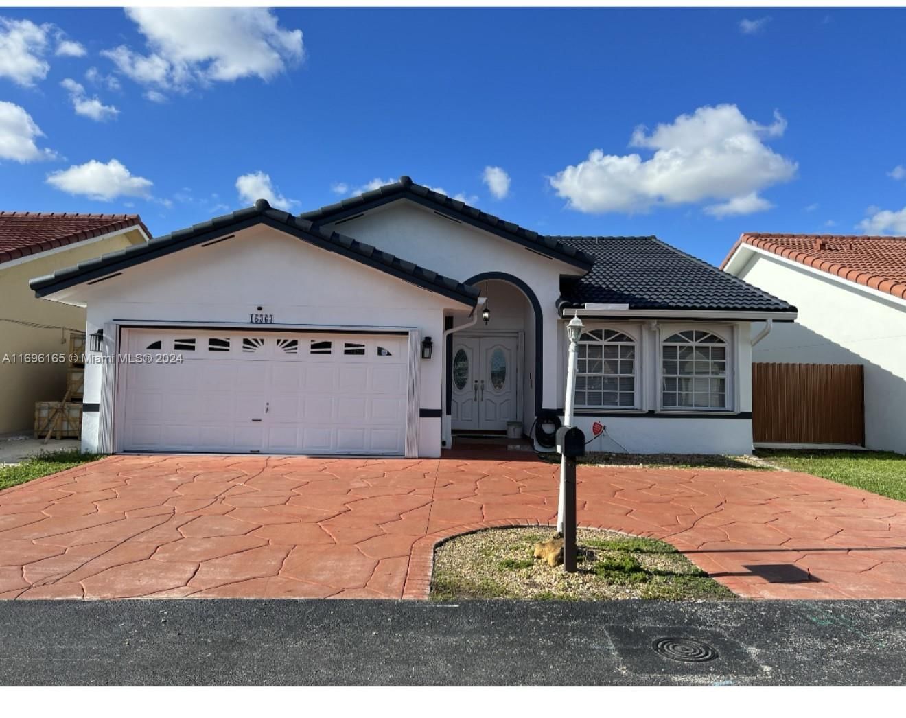 Real estate property located at 15363 42nd Ter, Miami-Dade, C-WEST LAKES OF THE MEADO, Miami, FL