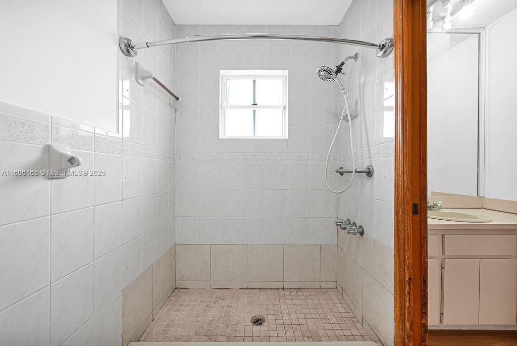 Real estate property located at 15363 42nd Ter, Miami-dade, C-west Lakes Of The Meado, Miami, FL