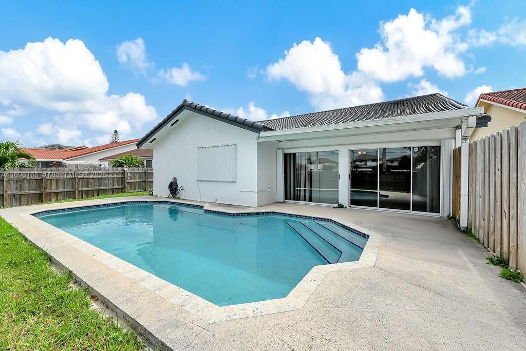 Real estate property located at 15363 42nd Ter, Miami-dade, C-west Lakes Of The Meado, Miami, FL