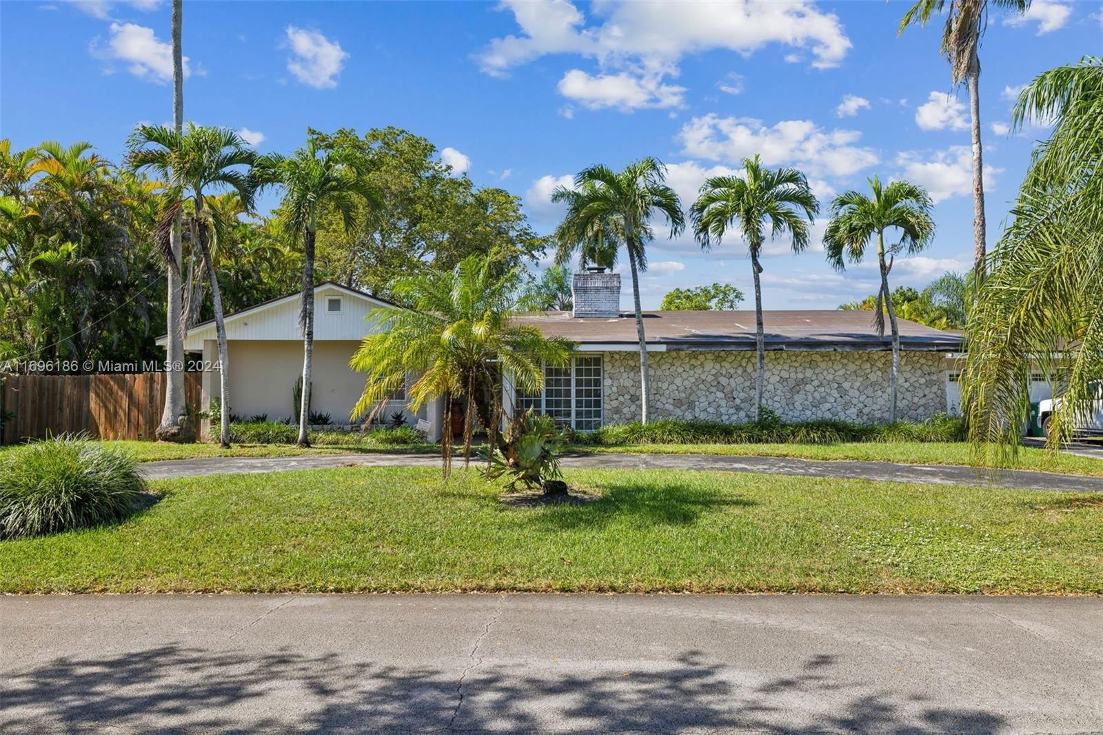 Real estate property located at 13000 96th Ave, Miami-Dade, BRIAR BAY URBAN PARK SEC, Miami, FL