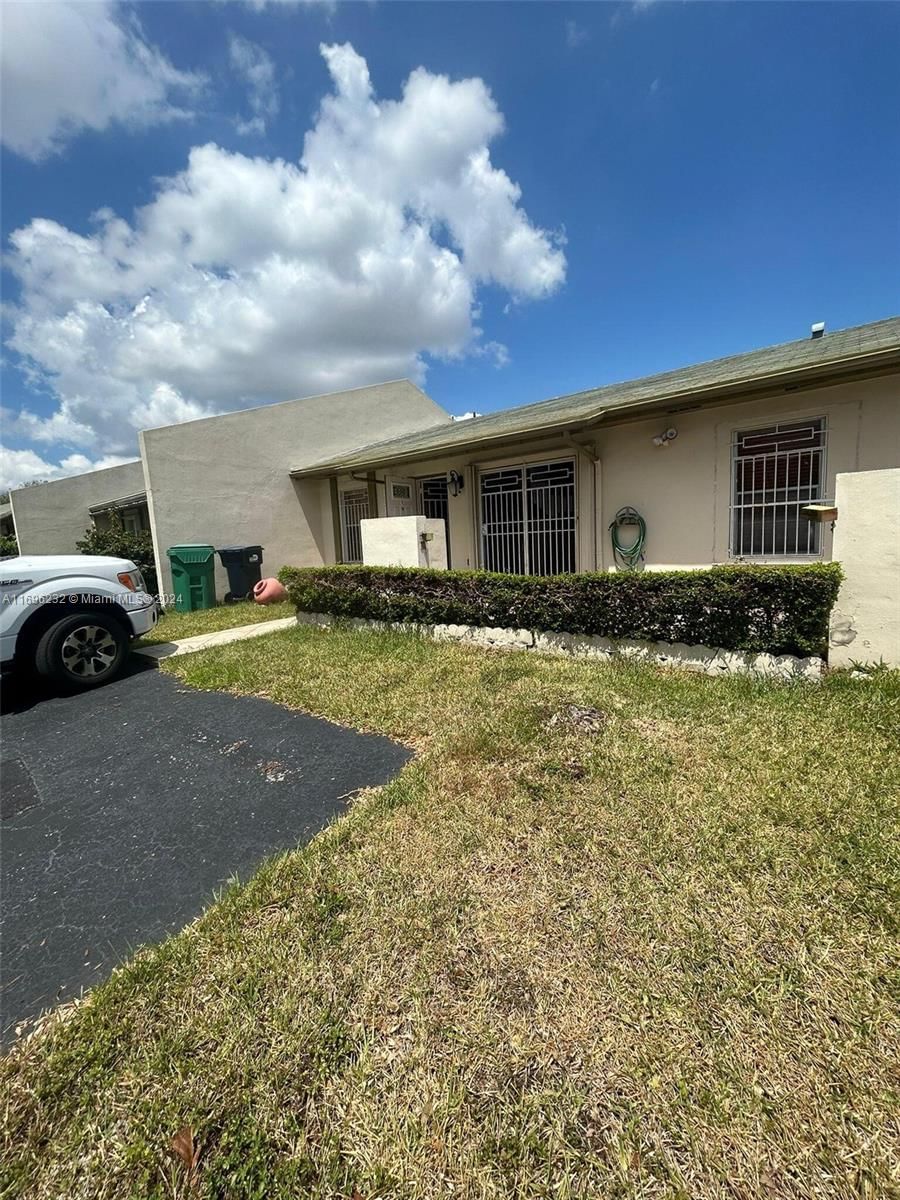 Real estate property located at 12133 110th St Cir S, Miami-Dade, DEVON-AIRE VILLAS SEC 3, Miami, FL