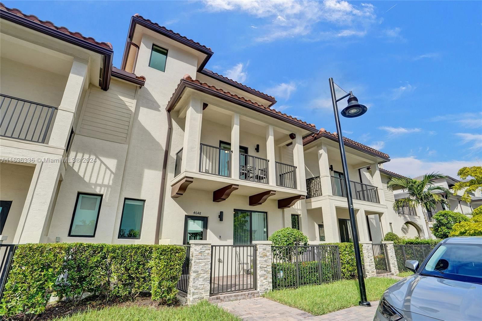 Real estate property located at 4648 83rd Ave, Miami-Dade, DOWNTOWN DORAL SOUTH PHAS, Doral, FL