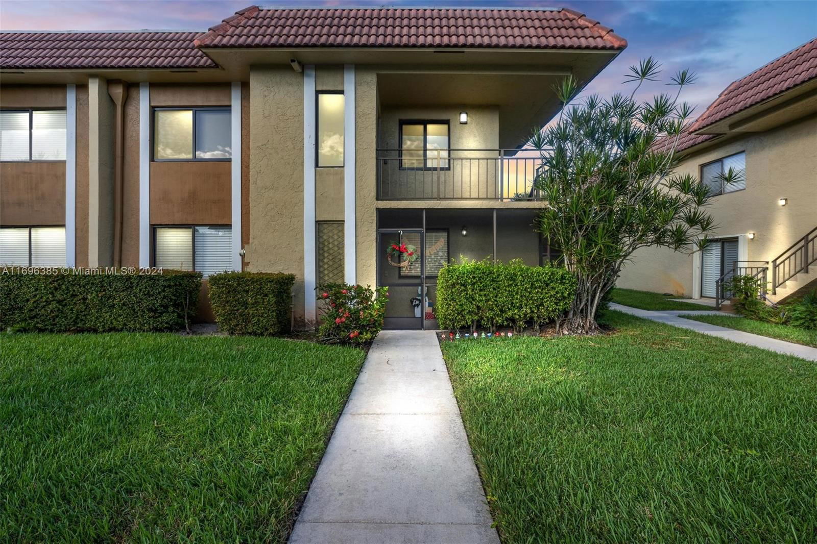 Real estate property located at 305 Lakeview Dr #104, Broward, RACQUET CLUB APARTMENTS A, Weston, FL