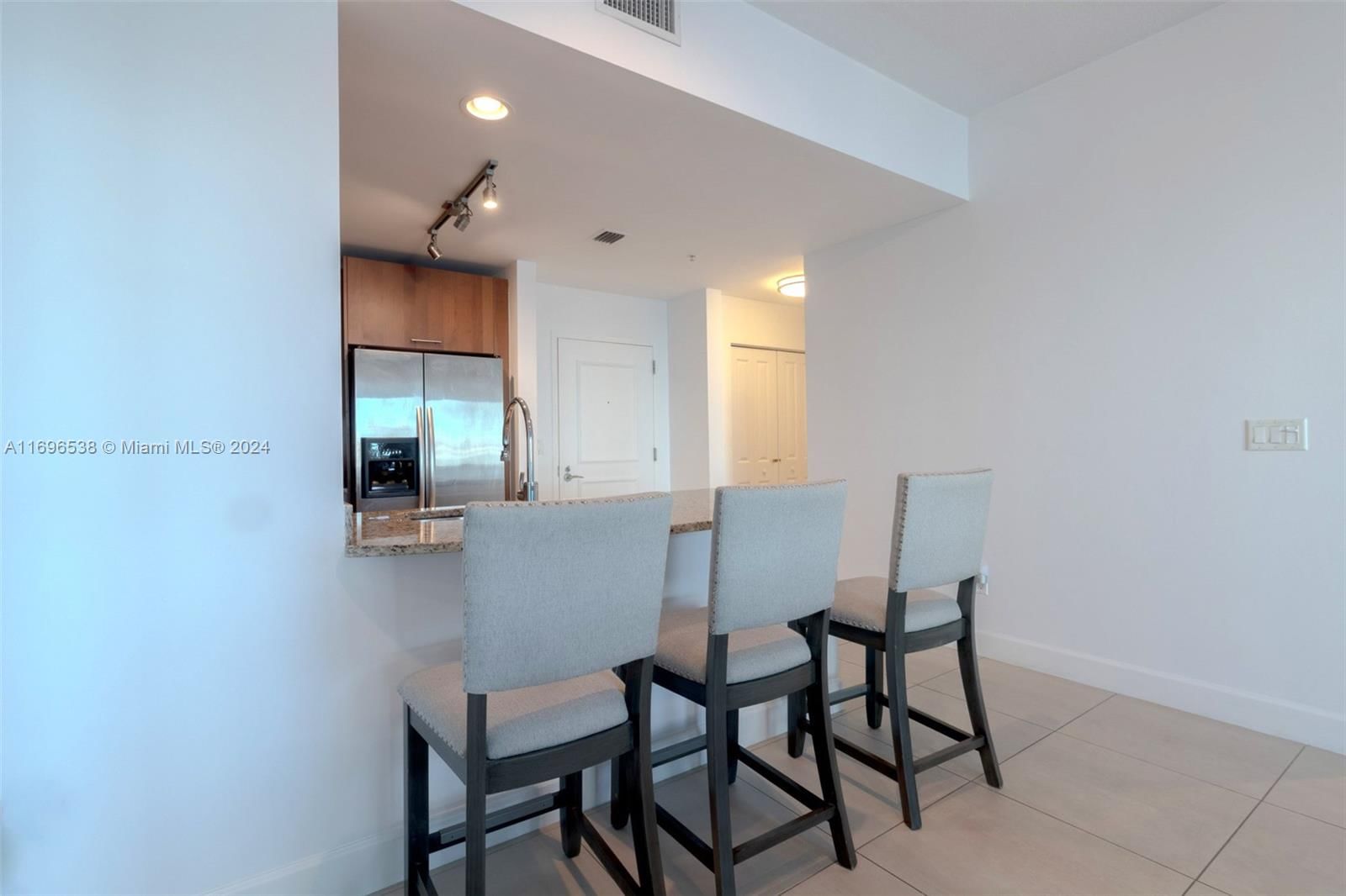 Real estate property located at 1945 Ocean Dr M5, Broward, Ocean Marine Yacht Club C, Hallandale Beach, FL
