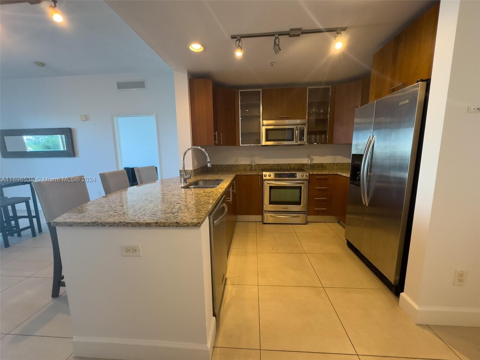 Real estate property located at 1945 Ocean Dr M5, Broward, Ocean Marine Yacht Club C, Hallandale Beach, FL