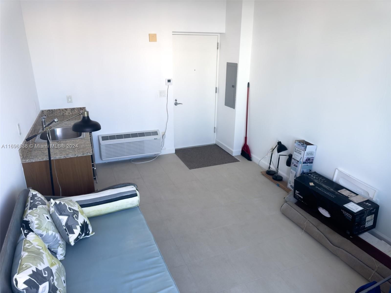 Real estate property located at 1945 Ocean Dr M5, Broward, Ocean Marine Yacht Club C, Hallandale Beach, FL