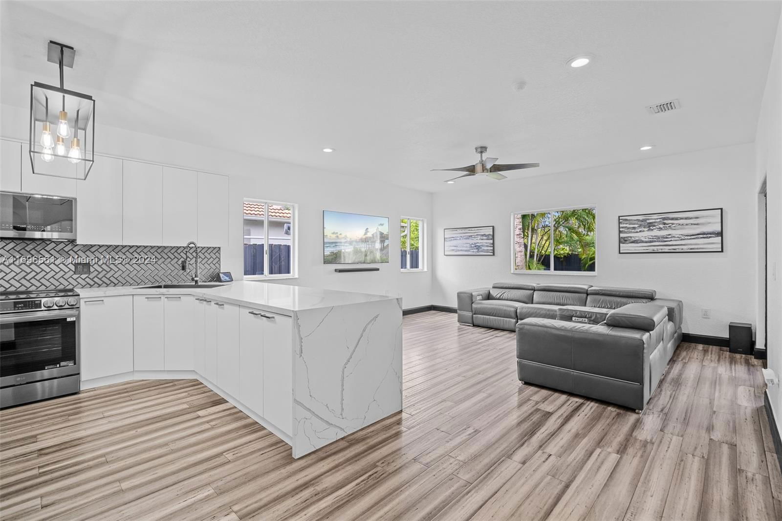 Real estate property located at 8939 165th Ter, Miami-dade, Royal Garden Estates, Miami Lakes, FL