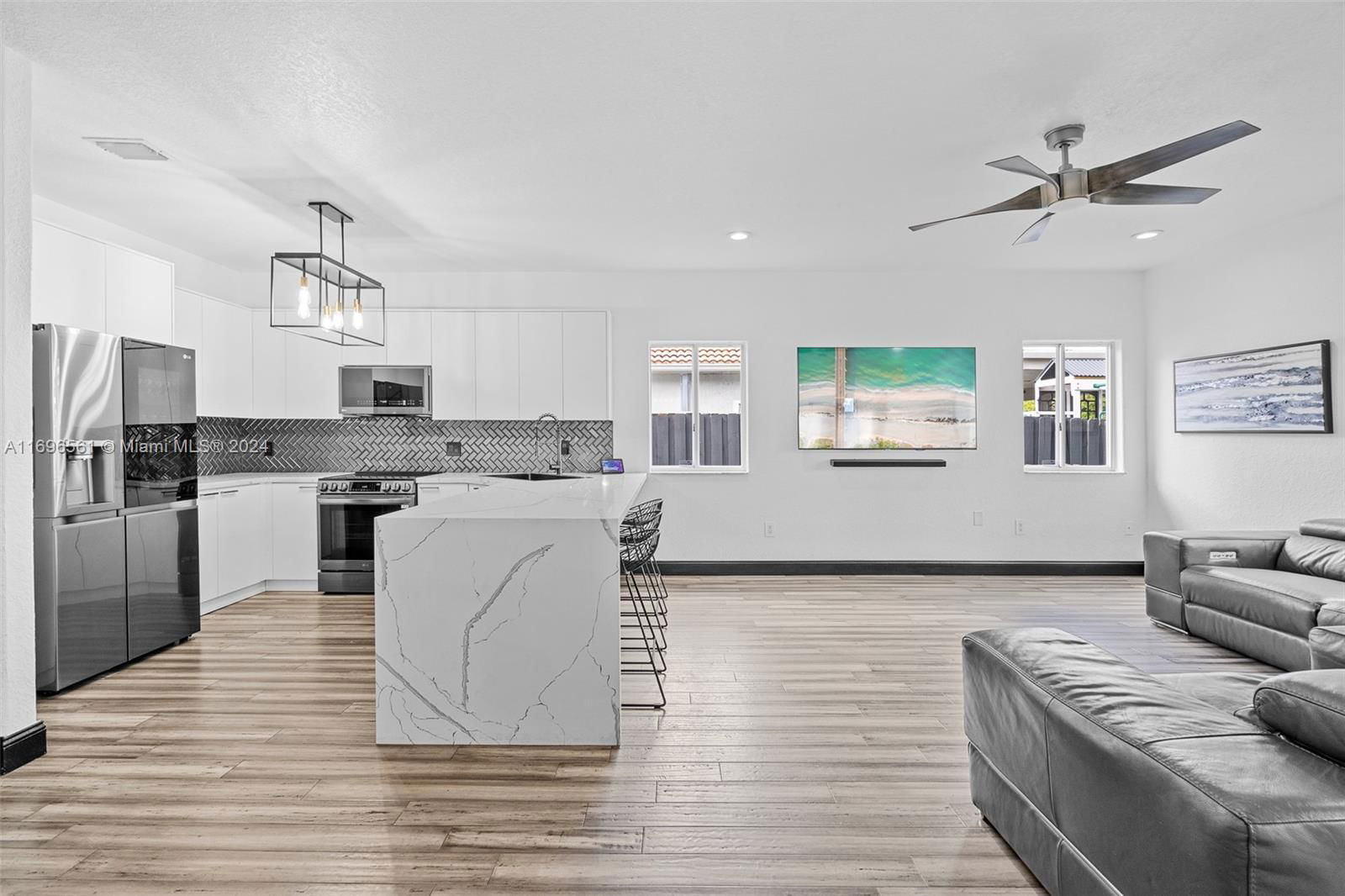 Real estate property located at 8939 165th Ter, Miami-dade, Royal Garden Estates, Miami Lakes, FL