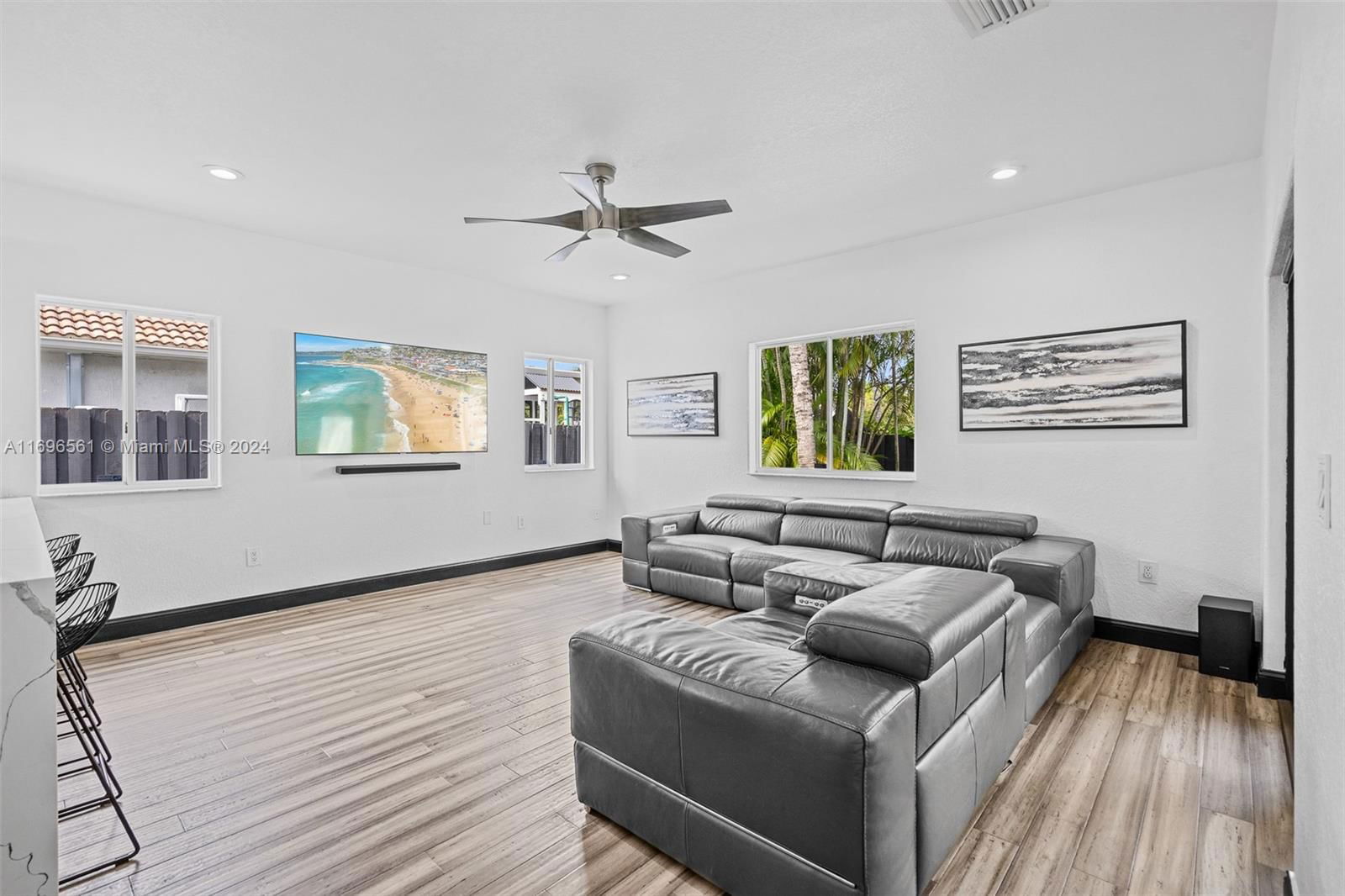 Real estate property located at 8939 165th Ter, Miami-dade, Royal Garden Estates, Miami Lakes, FL