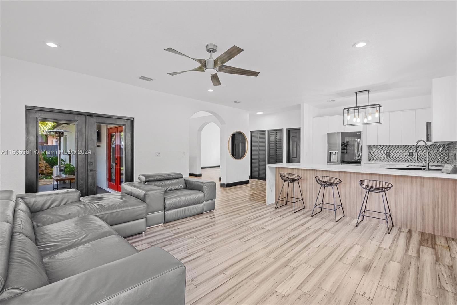 Real estate property located at 8939 165th Ter, Miami-dade, Royal Garden Estates, Miami Lakes, FL