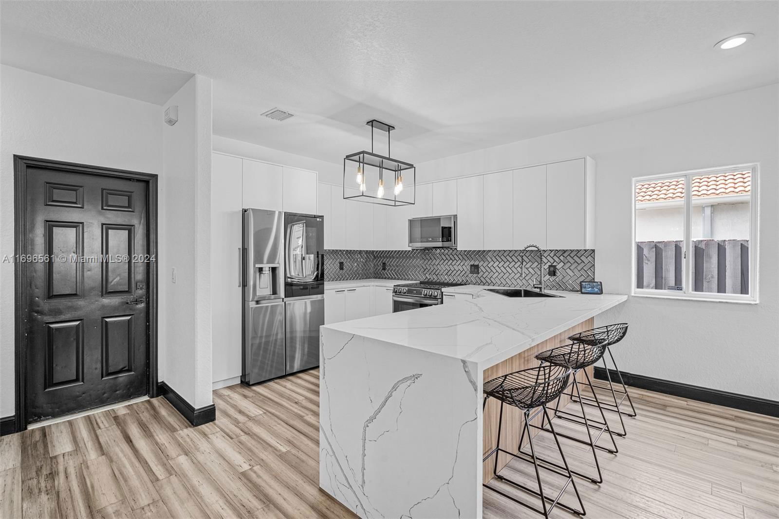 Real estate property located at 8939 165th Ter, Miami-dade, Royal Garden Estates, Miami Lakes, FL