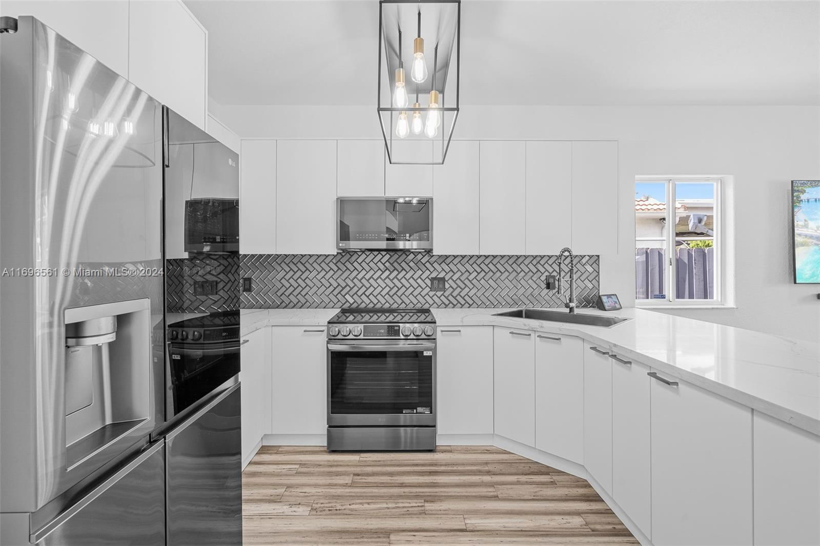 Real estate property located at 8939 165th Ter, Miami-dade, Royal Garden Estates, Miami Lakes, FL