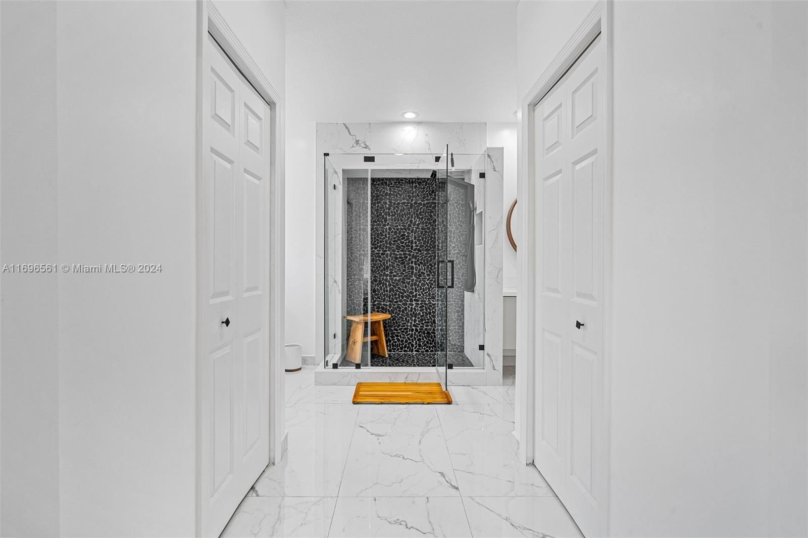 Real estate property located at 8939 165th Ter, Miami-dade, Royal Garden Estates, Miami Lakes, FL