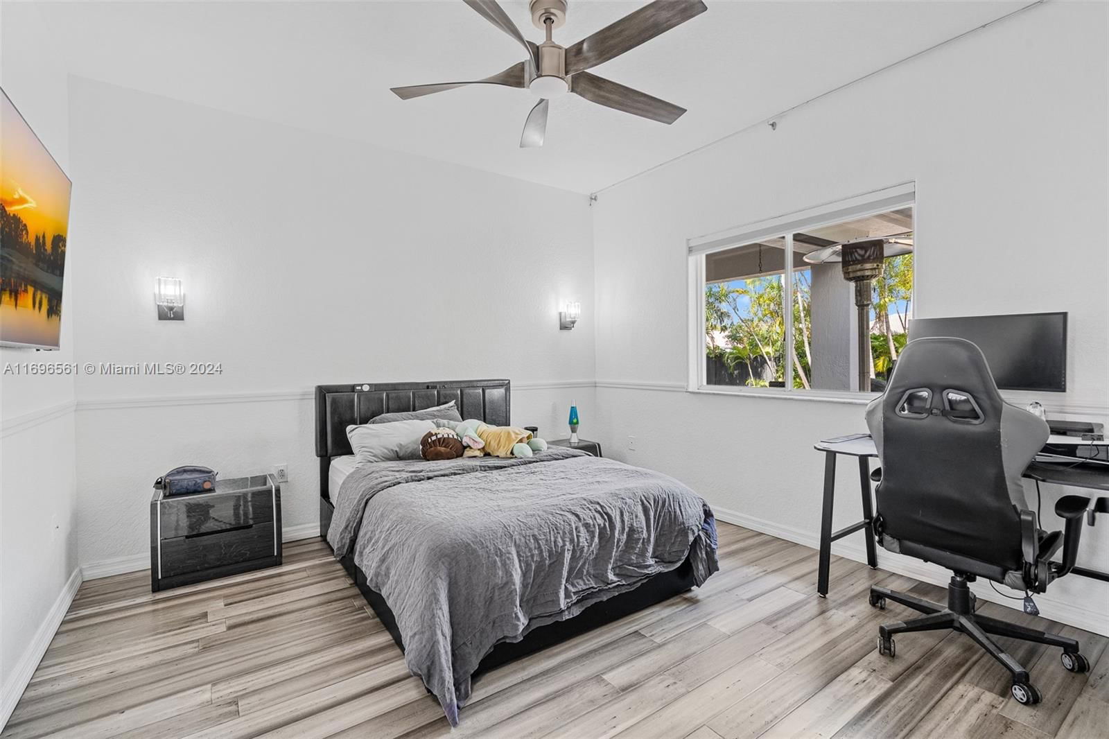 Real estate property located at 8939 165th Ter, Miami-dade, Royal Garden Estates, Miami Lakes, FL
