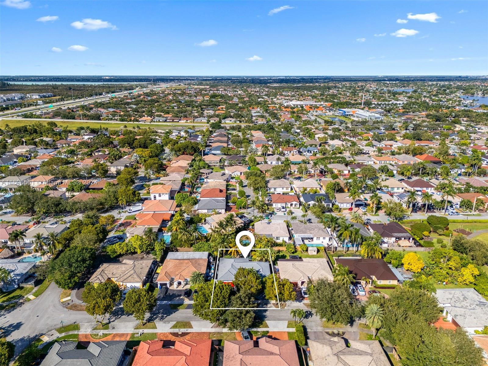 Real estate property located at 8939 165th Ter, Miami-dade, Royal Garden Estates, Miami Lakes, FL