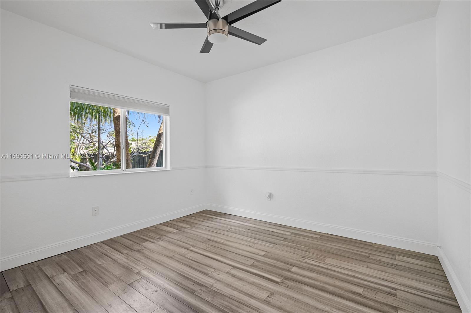 Real estate property located at 8939 165th Ter, Miami-dade, Royal Garden Estates, Miami Lakes, FL