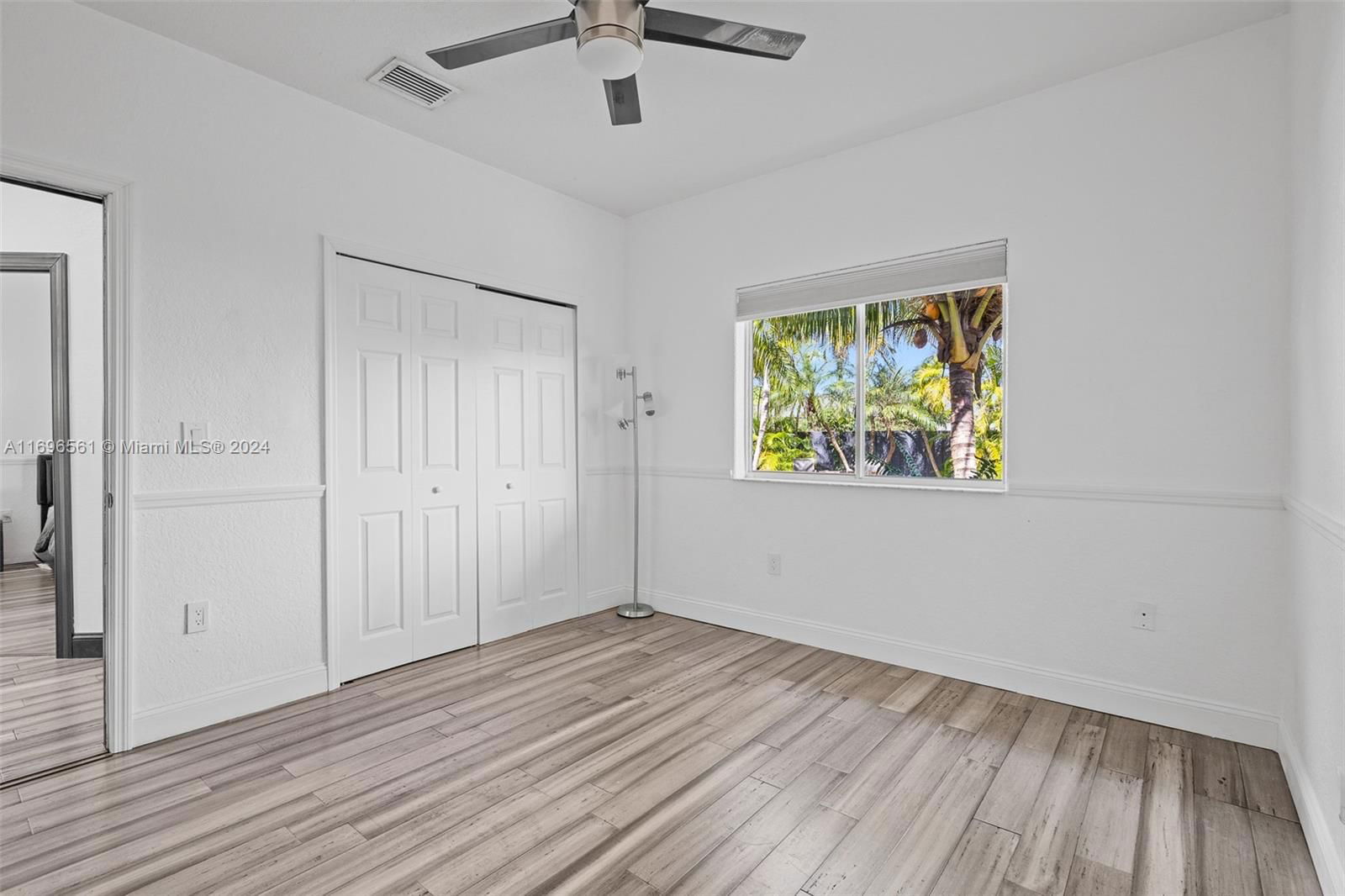 Real estate property located at 8939 165th Ter, Miami-dade, Royal Garden Estates, Miami Lakes, FL