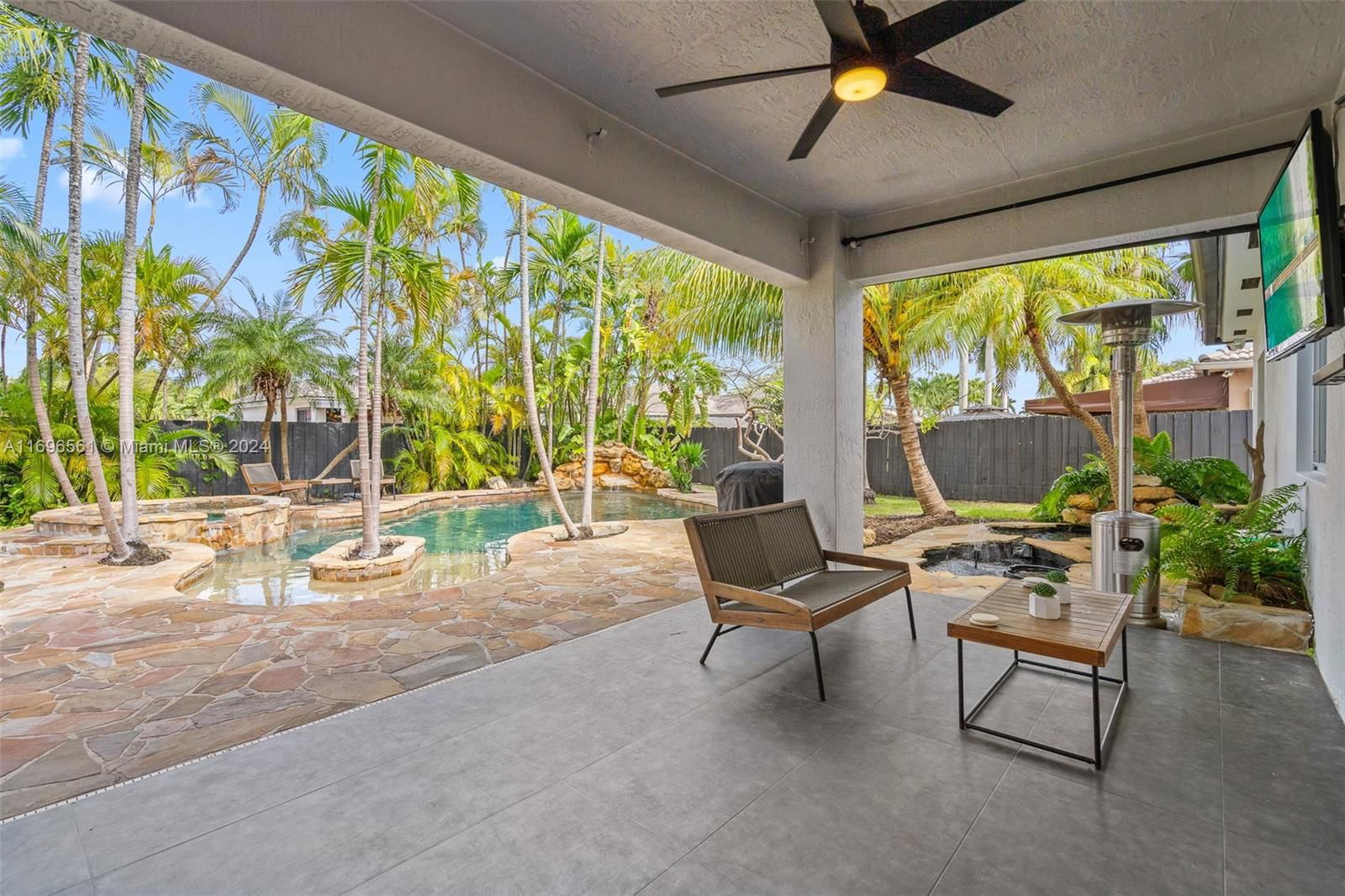 Real estate property located at 8939 165th Ter, Miami-dade, Royal Garden Estates, Miami Lakes, FL
