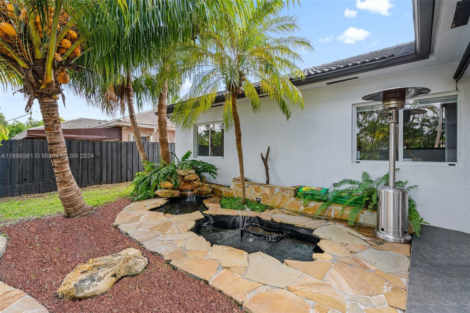 Real estate property located at 8939 165th Ter, Miami-dade, Royal Garden Estates, Miami Lakes, FL