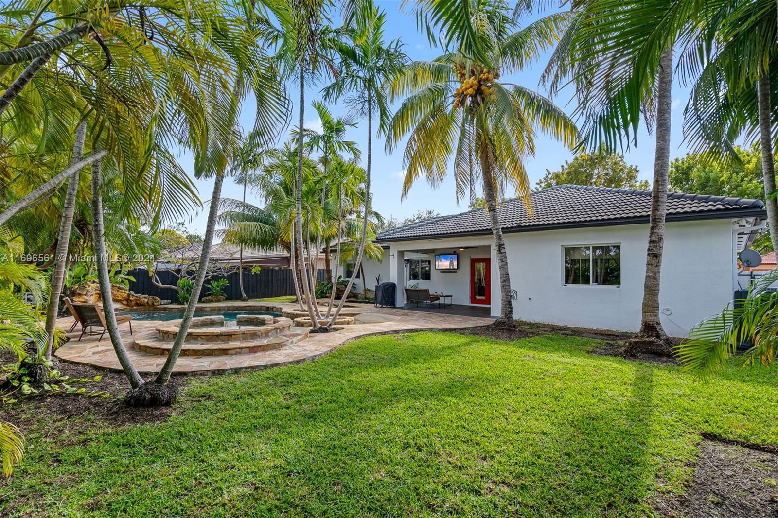 Real estate property located at 8939 165th Ter, Miami-dade, Royal Garden Estates, Miami Lakes, FL