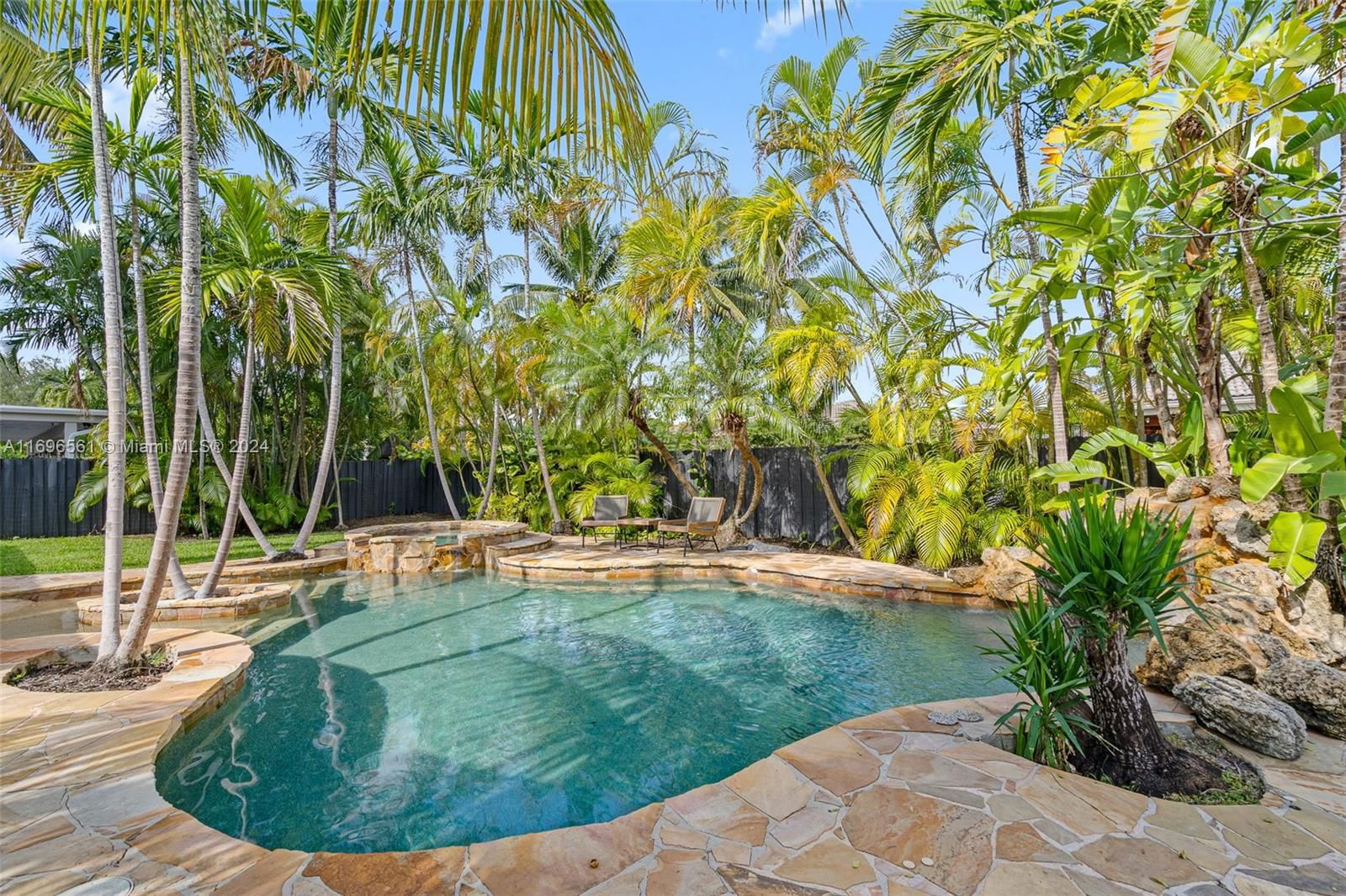 Real estate property located at 8939 165th Ter, Miami-dade, Royal Garden Estates, Miami Lakes, FL
