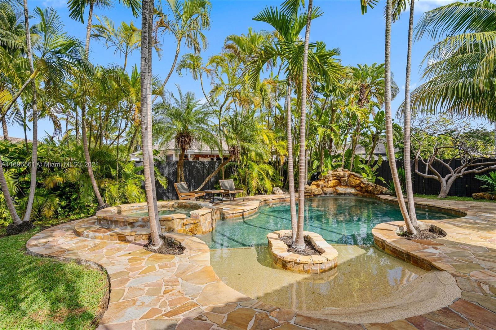 Real estate property located at 8939 165th Ter, Miami-dade, Royal Garden Estates, Miami Lakes, FL