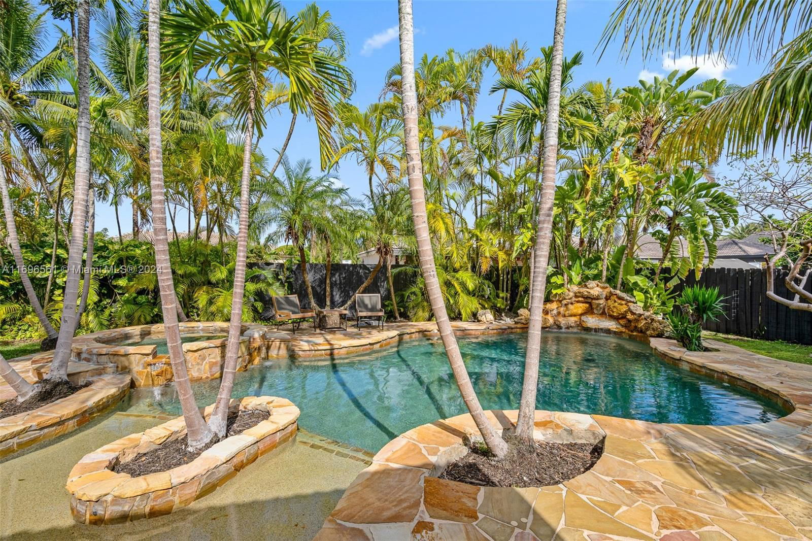 Real estate property located at 8939 165th Ter, Miami-dade, Royal Garden Estates, Miami Lakes, FL