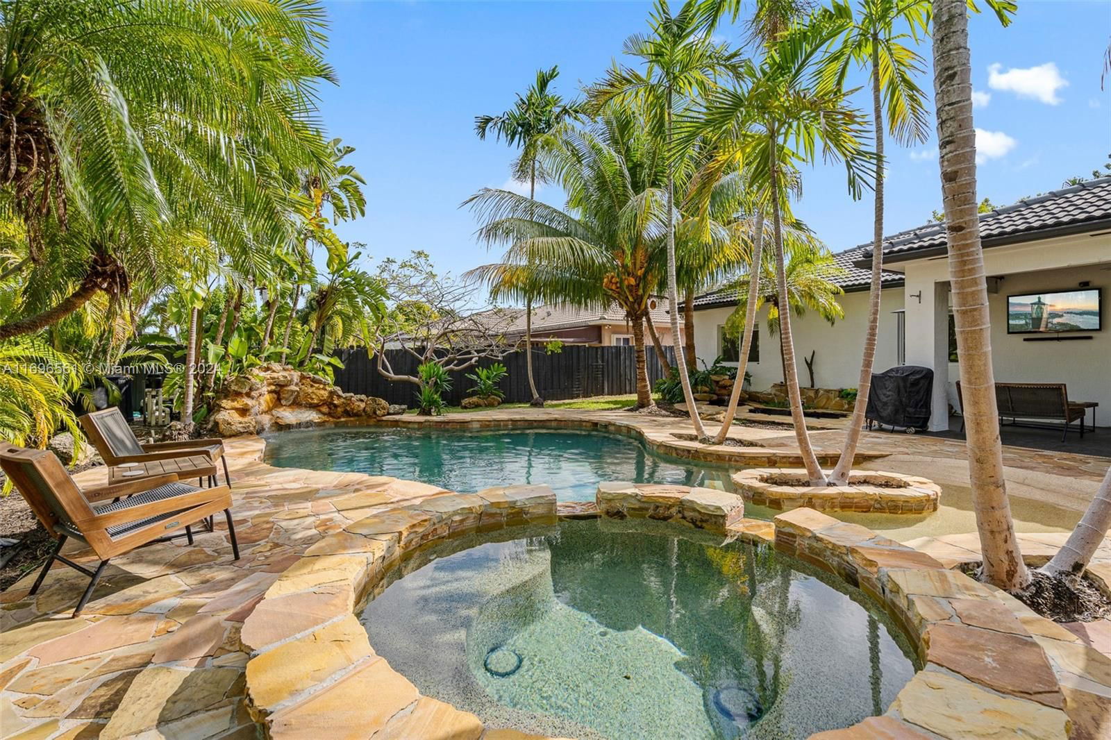 Real estate property located at 8939 165th Ter, Miami-dade, Royal Garden Estates, Miami Lakes, FL