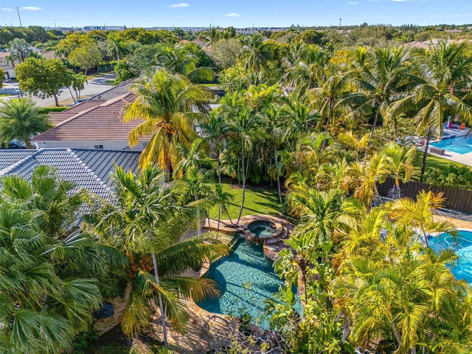 Real estate property located at 8939 165th Ter, Miami-dade, Royal Garden Estates, Miami Lakes, FL