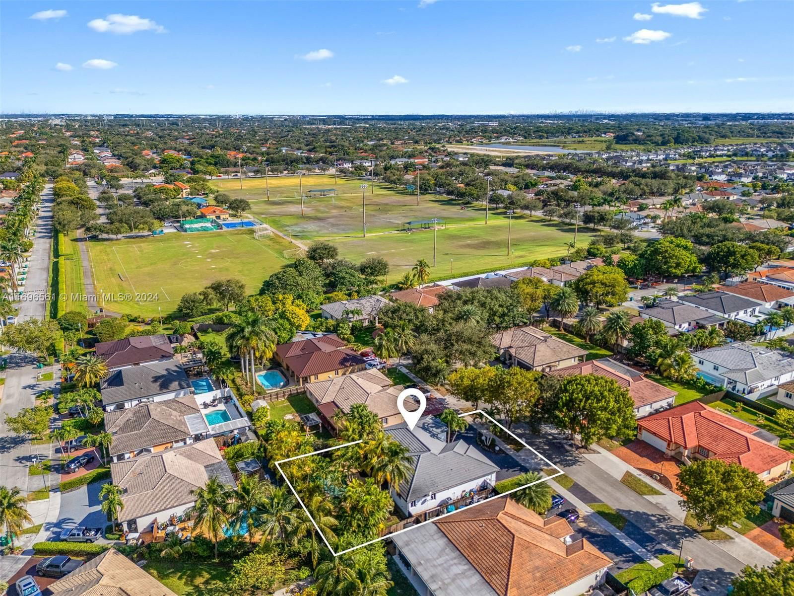 Real estate property located at 8939 165th Ter, Miami-dade, Royal Garden Estates, Miami Lakes, FL