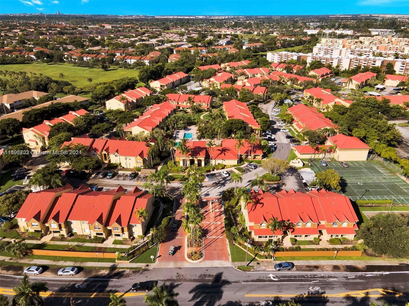 Real estate property located at 18352 68th Ave D, Miami-Dade, LA HACIENDA COUNTRY CLUB, Hialeah, FL