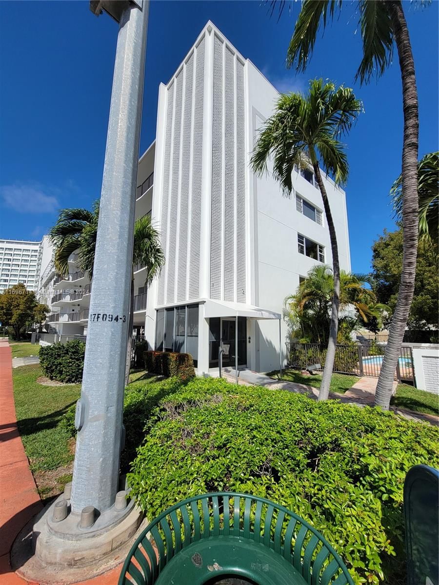 Real estate property located at 1100 Alton Rd #2E, Miami-Dade, 1100 ALTON ROAD CONDO APT, Miami Beach, FL