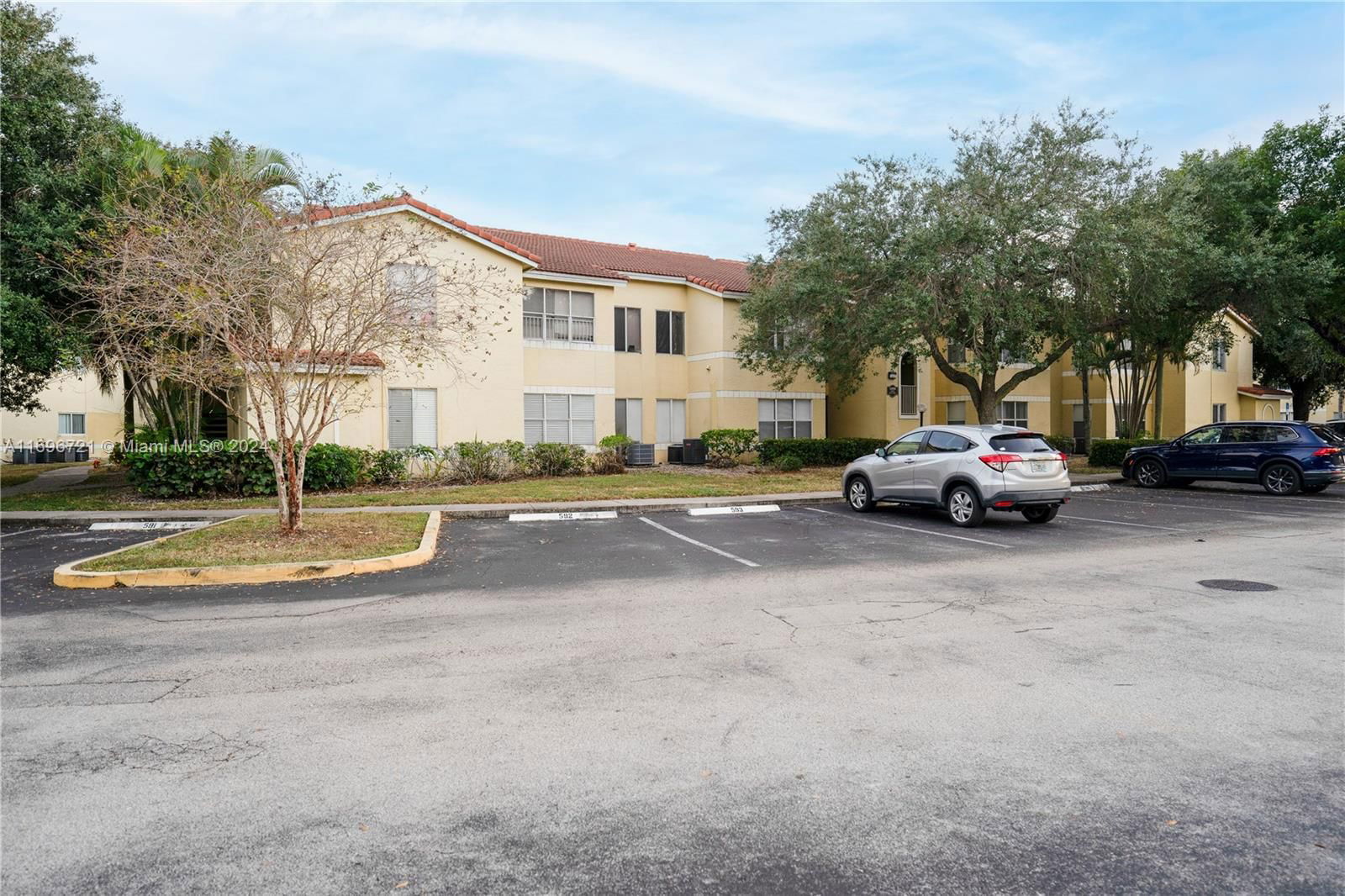 Real estate property located at 12950 Vista Isles Dr #424, Broward, Isles At Lago Mar Condo, Sunrise, FL