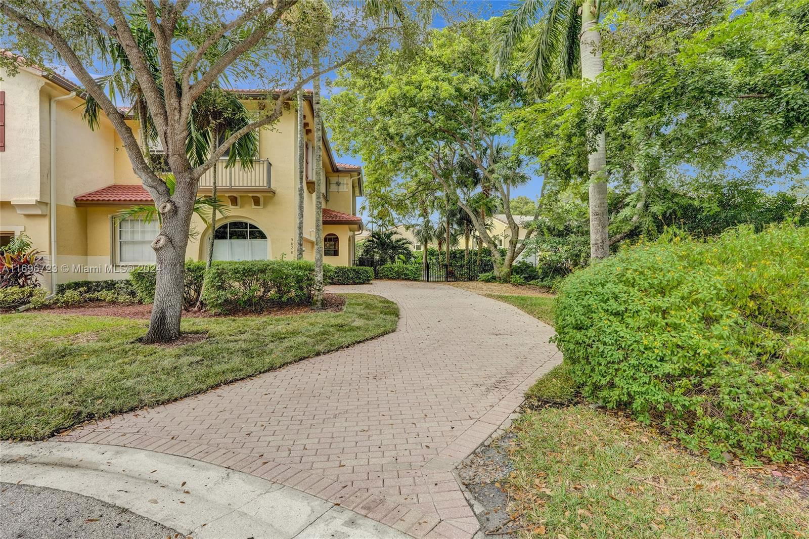 Real estate property located at 5828 119th Ter, Broward, HERON BAY SOUTH, Coral Springs, FL