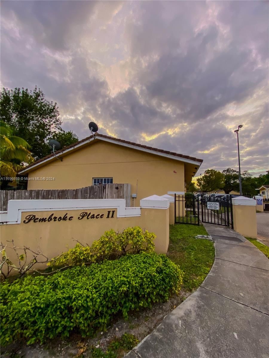 Real estate property located at 3868 48th Ave #3868, Broward, HOLLYWOOD RIDGE FARMS 2-1, Pembroke Park, FL