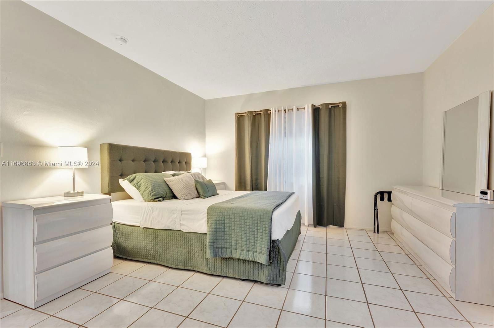 Real estate property located at 221 9th Ave #102, Broward, Pompano Place Condo, Pompano Beach, FL