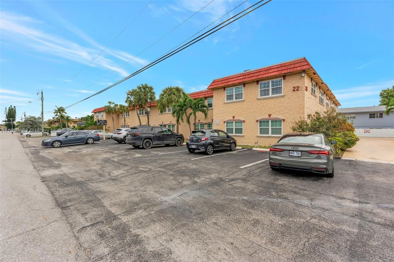 Real estate property located at 221 9th Ave #102, Broward, Pompano Place Condo, Pompano Beach, FL