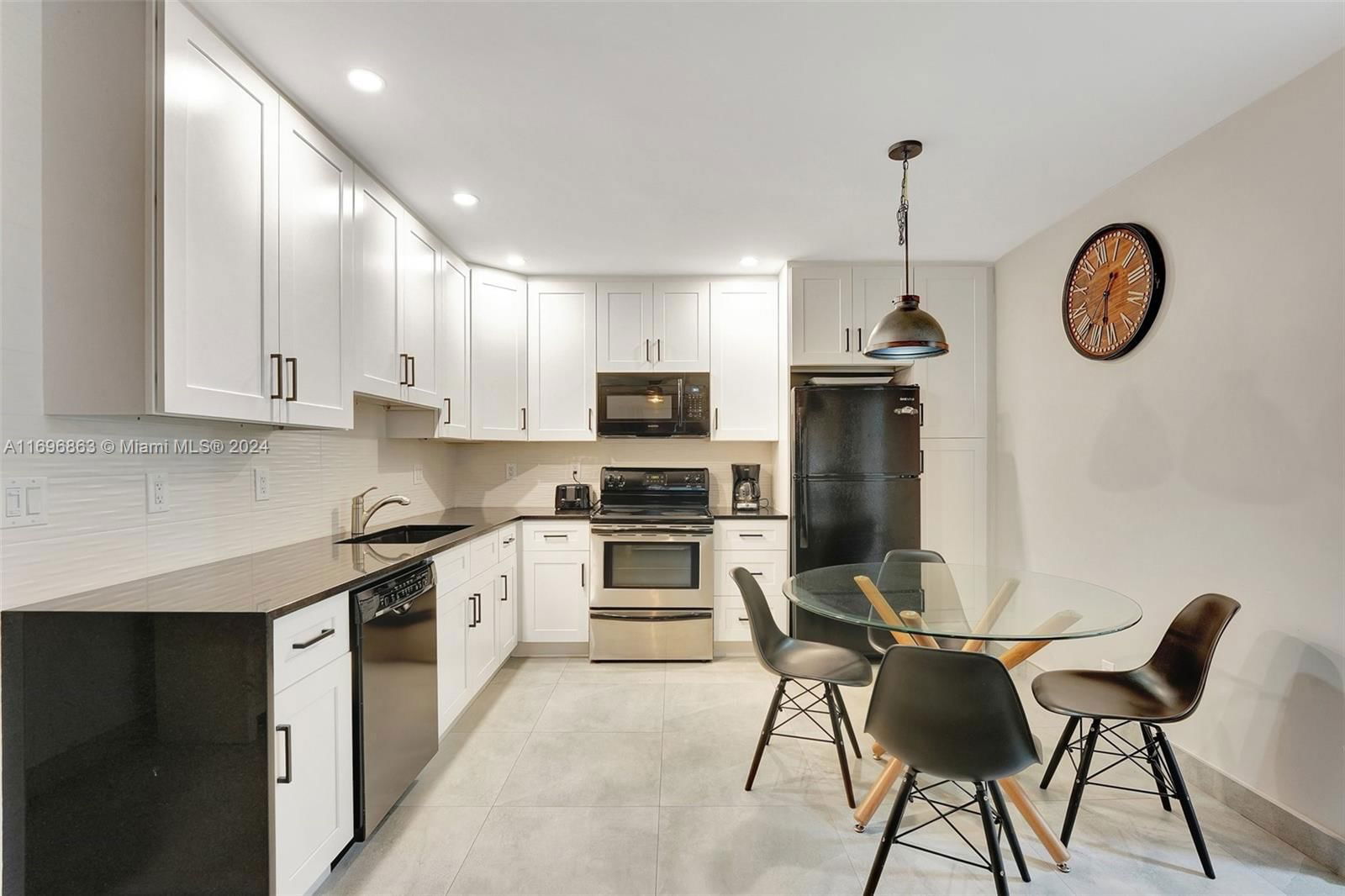 Real estate property located at 221 9th Ave #102, Broward, Pompano Place Condo, Pompano Beach, FL
