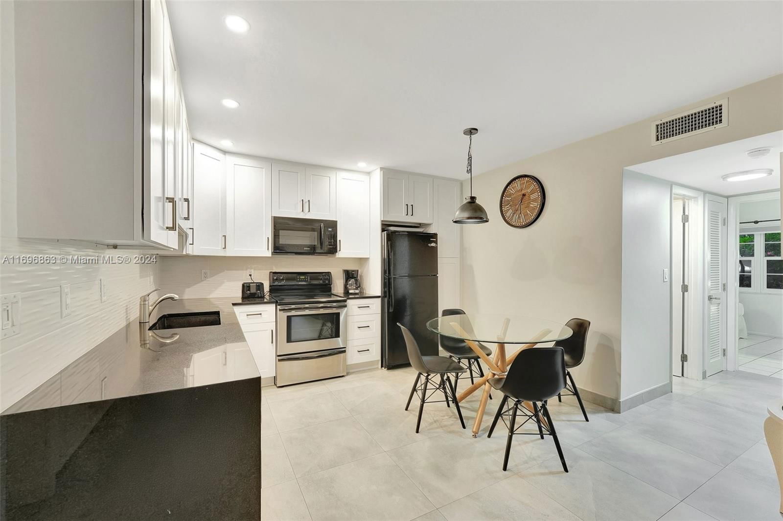 Real estate property located at 221 9th Ave #102, Broward, Pompano Place Condo, Pompano Beach, FL