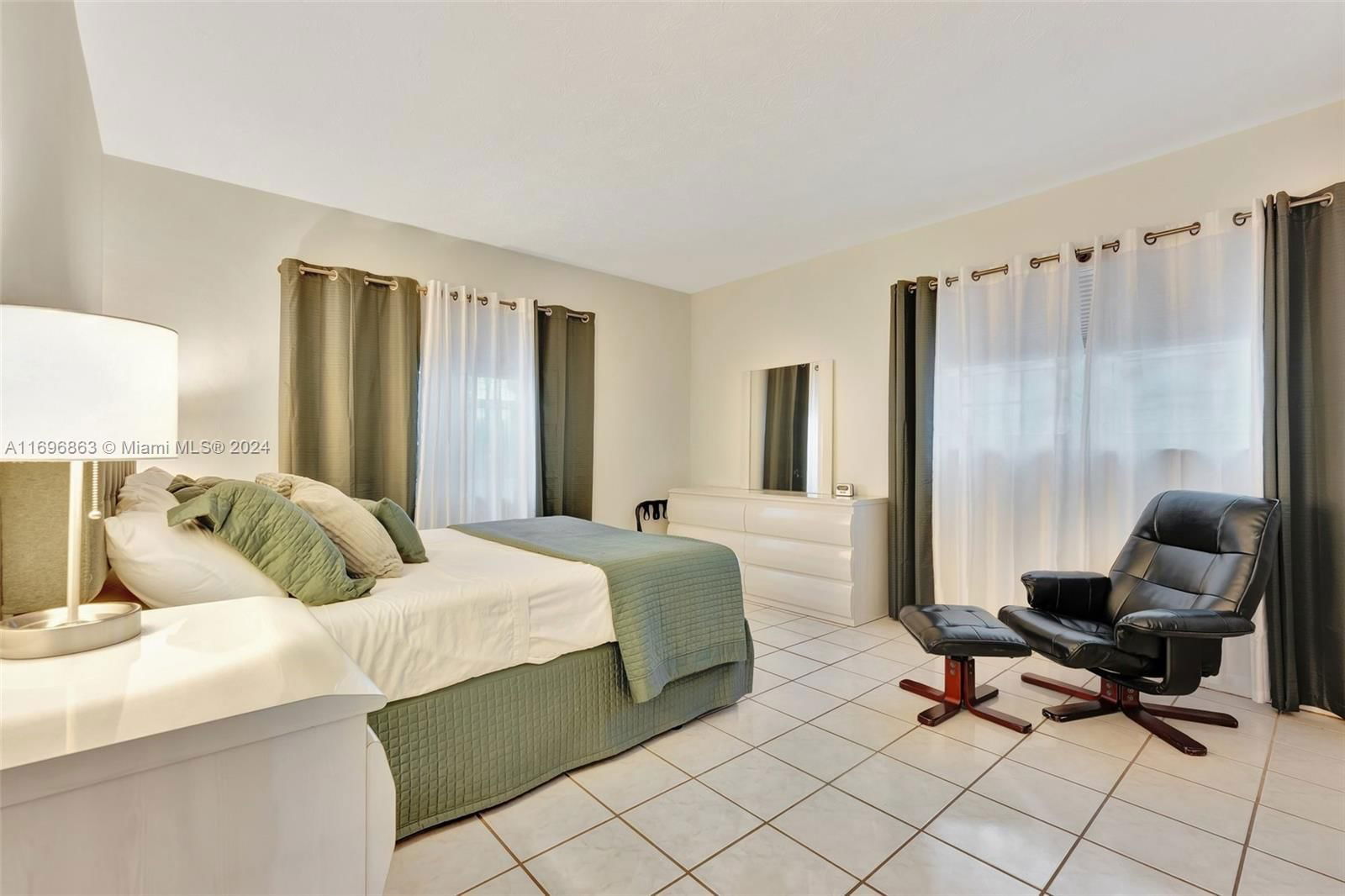 Real estate property located at 221 9th Ave #102, Broward, Pompano Place Condo, Pompano Beach, FL