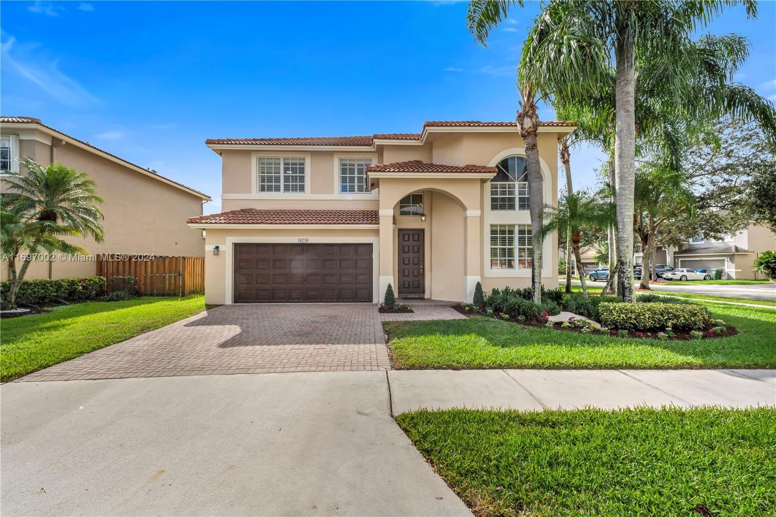 Real estate property located at 16730 Sapphire Ct, Broward, AMBER-RUBY COVE PLAT, Weston, FL